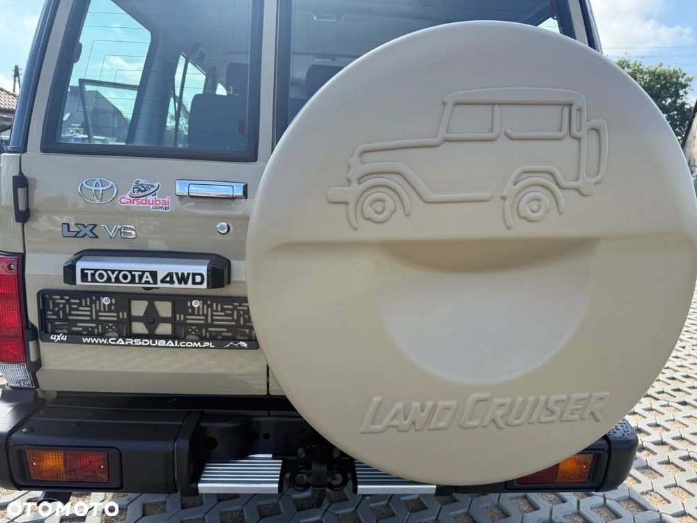 Toyota Land Cruiser - 7