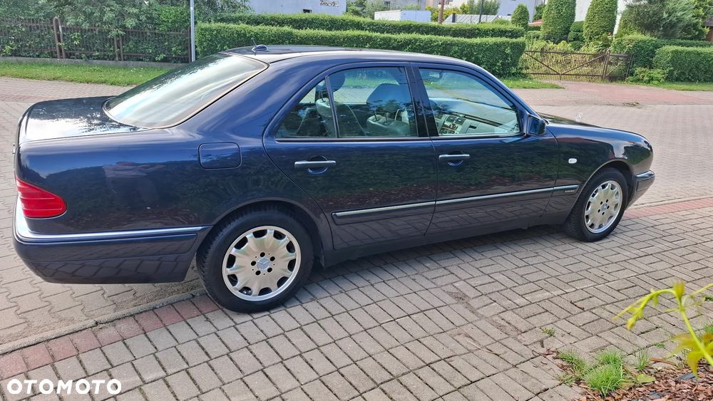 Mercedes-Benz Klasa E 280 4 Matic Elegance - 4