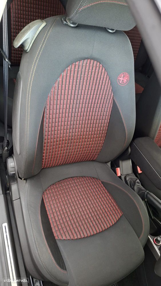 Alfa Romeo MiTo 1.4 T MultiAir Distinctive - 12