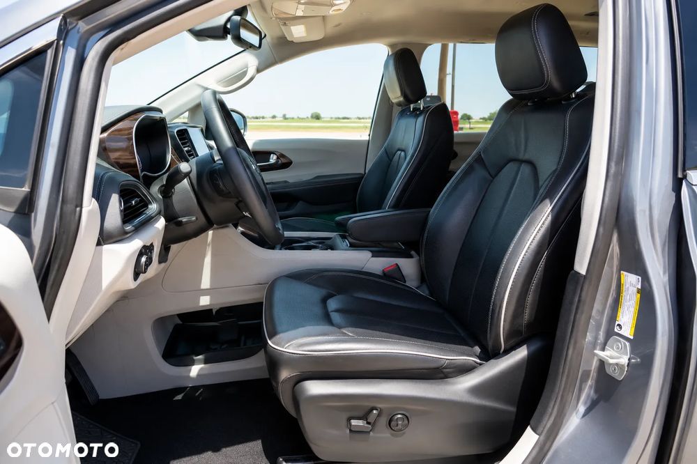 Chrysler Pacifica - 15