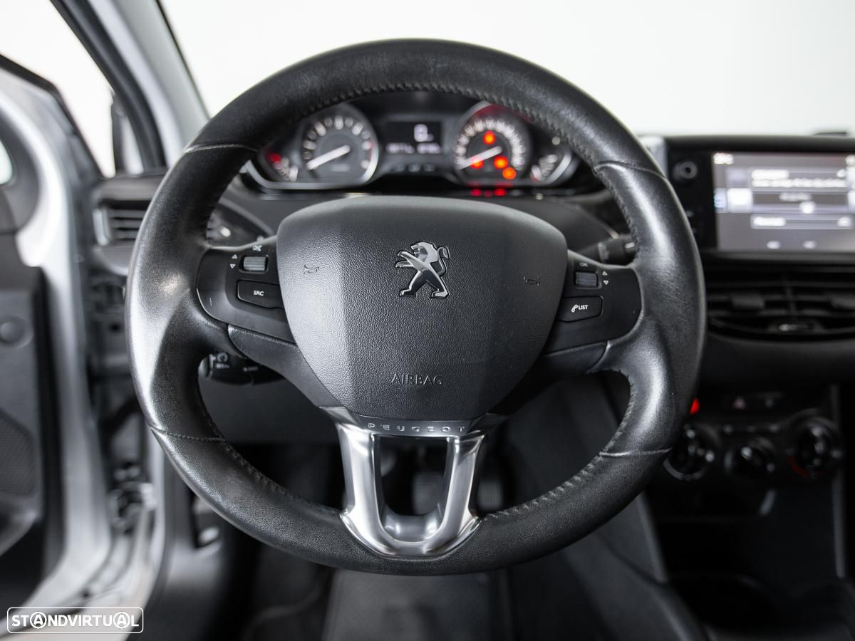 Peugeot 208 - 15