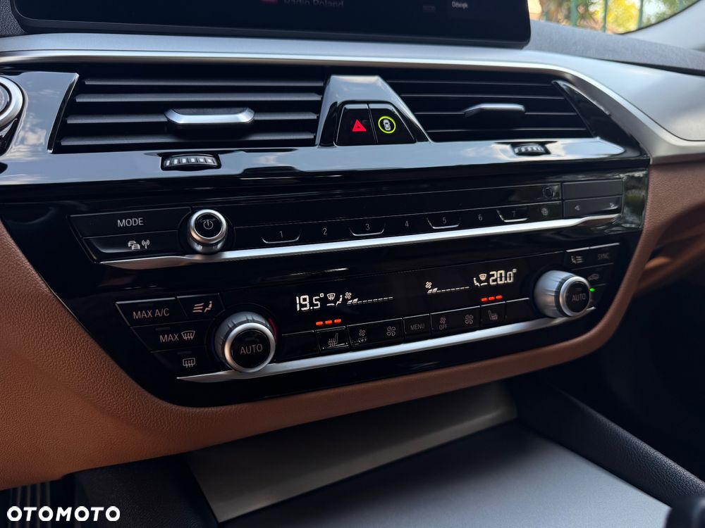 BMW Seria 5 520i Sport Line - 19
