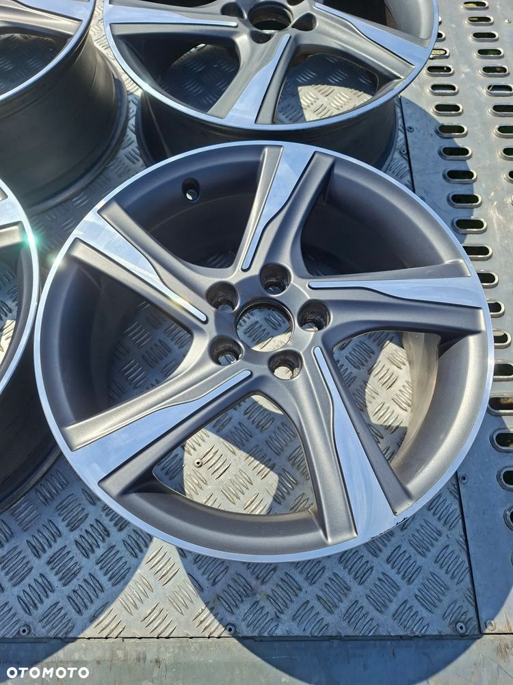 Volvo V40 II 12-19 Felgi aluminiowe 17" 5x108 komplet 31423521 - 4