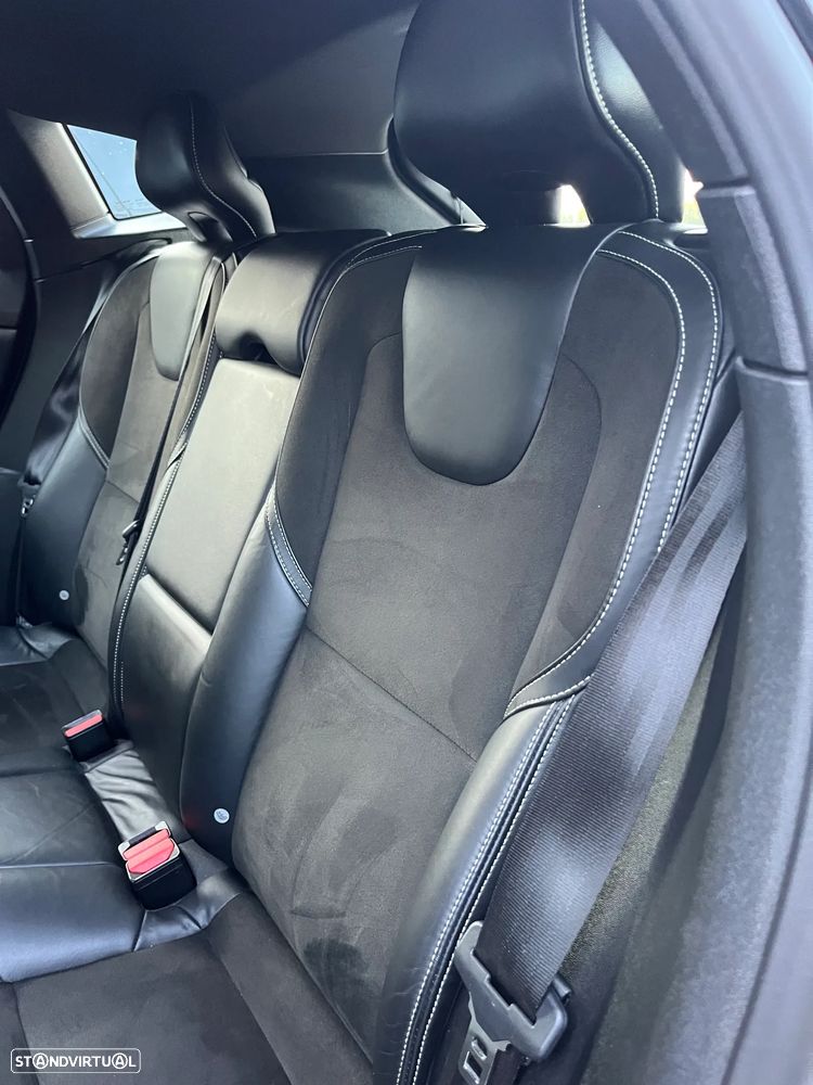 Volvo V40 D2 R Design - 30