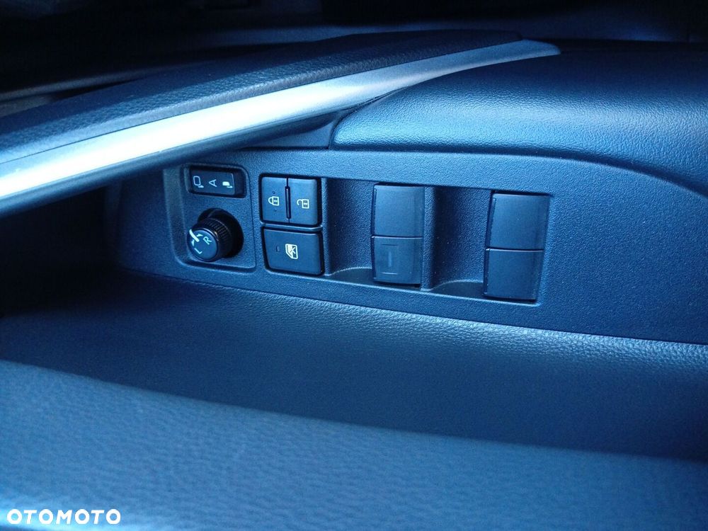 Toyota Corolla Cross 2.0 Hybrid Premiere Edition - 17