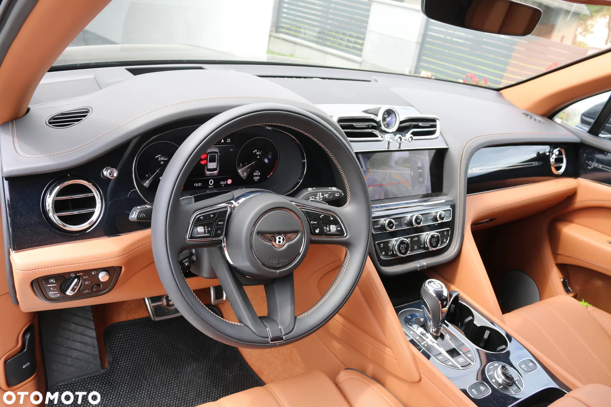 Bentley Bentayga - 11