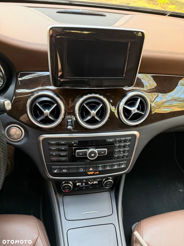 Mercedes-Benz GLA 250 4-Matic - 12