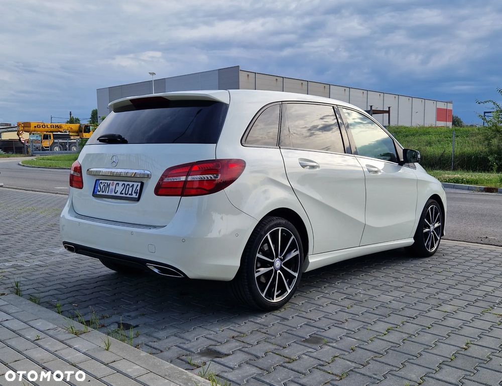 Mercedes-Benz Klasa B 180 UrbanStyle Edition - 16