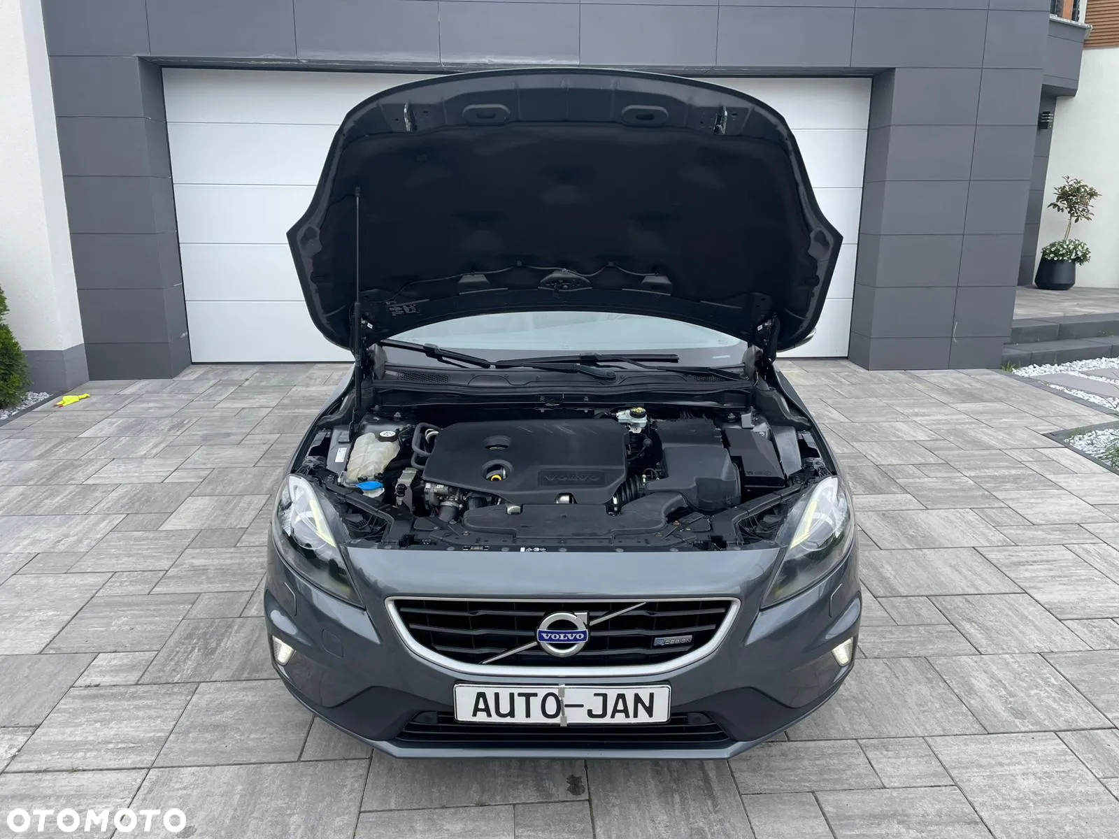 Volvo V40 D2 R-Design - 10