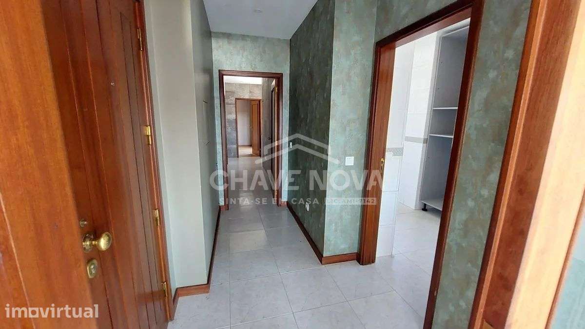T2 no ultimo piso com terraço e garagem fechada S. Félix da Marinha - Grande imagem: 4/25