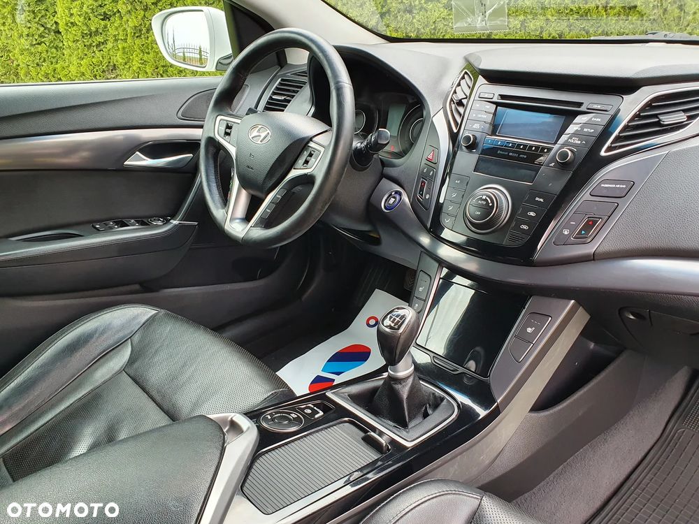 Hyundai i40 Kombi blue 1.6 Trend - 17