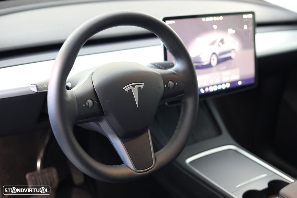 Tesla Model Y Long-Range RWD - 35