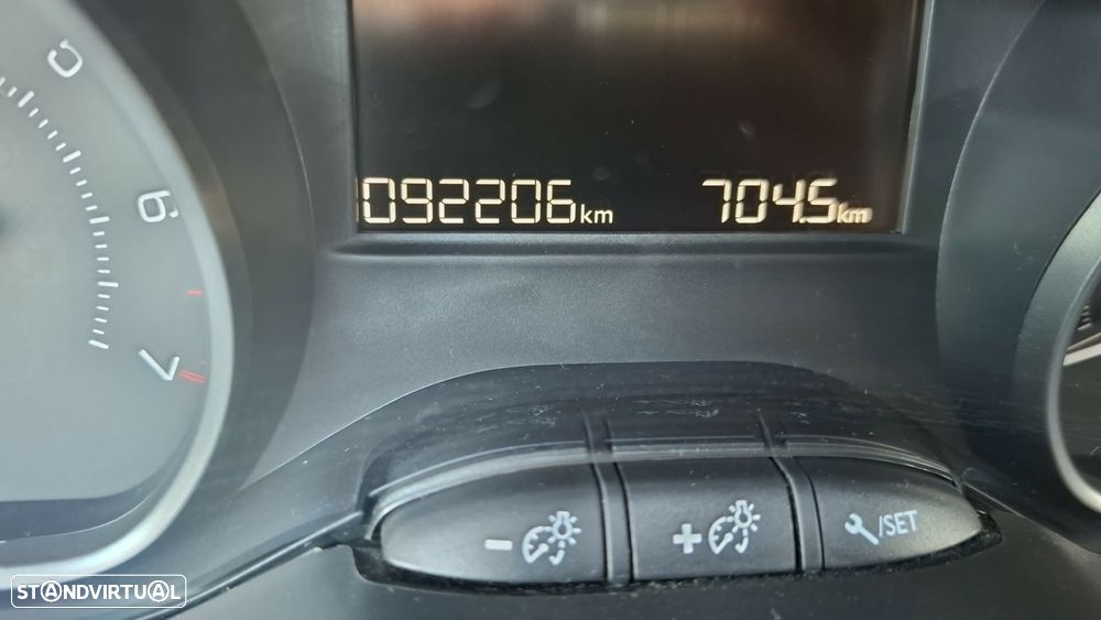 Peugeot 208 1.2 PureTech Signature - 9