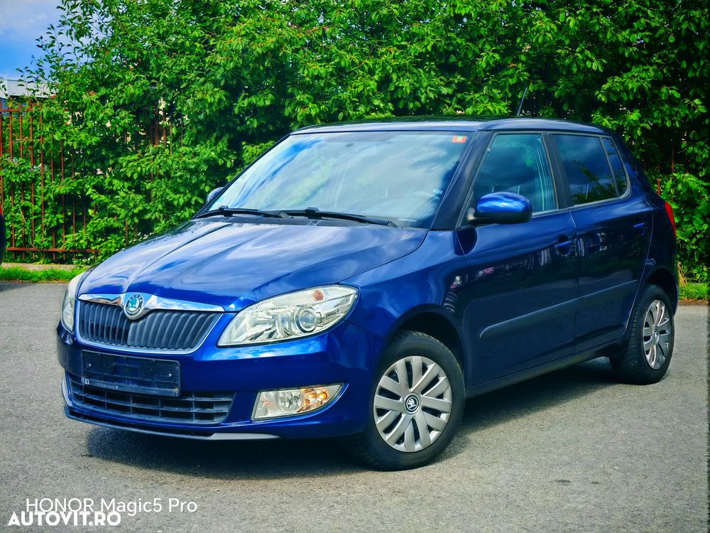 Skoda Fabia 2011 photo 2