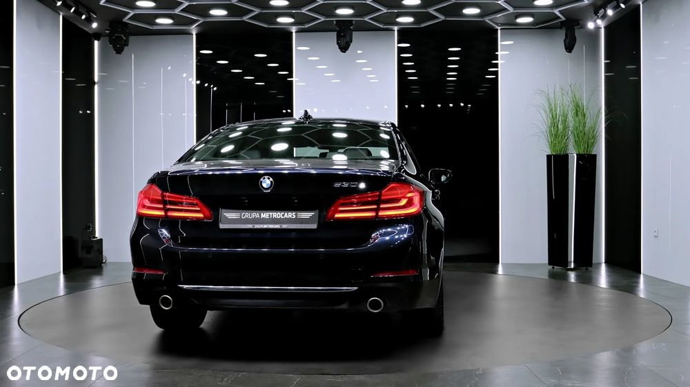 BMW Seria 5 530e xDrive Luxury Line - 7