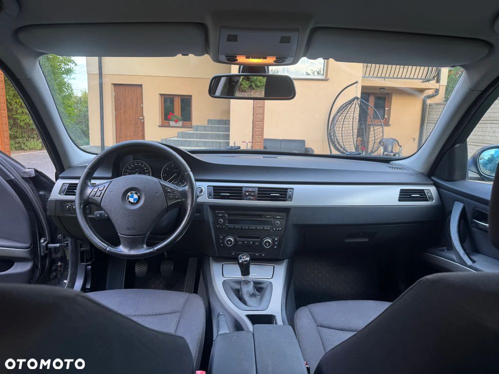 BMW Seria 3 318i - 10