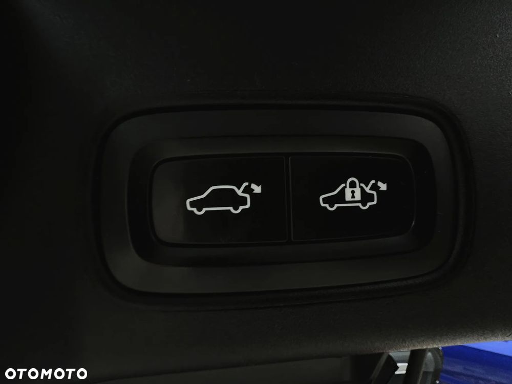 Volvo V90 D4 Momentum Pro - 36