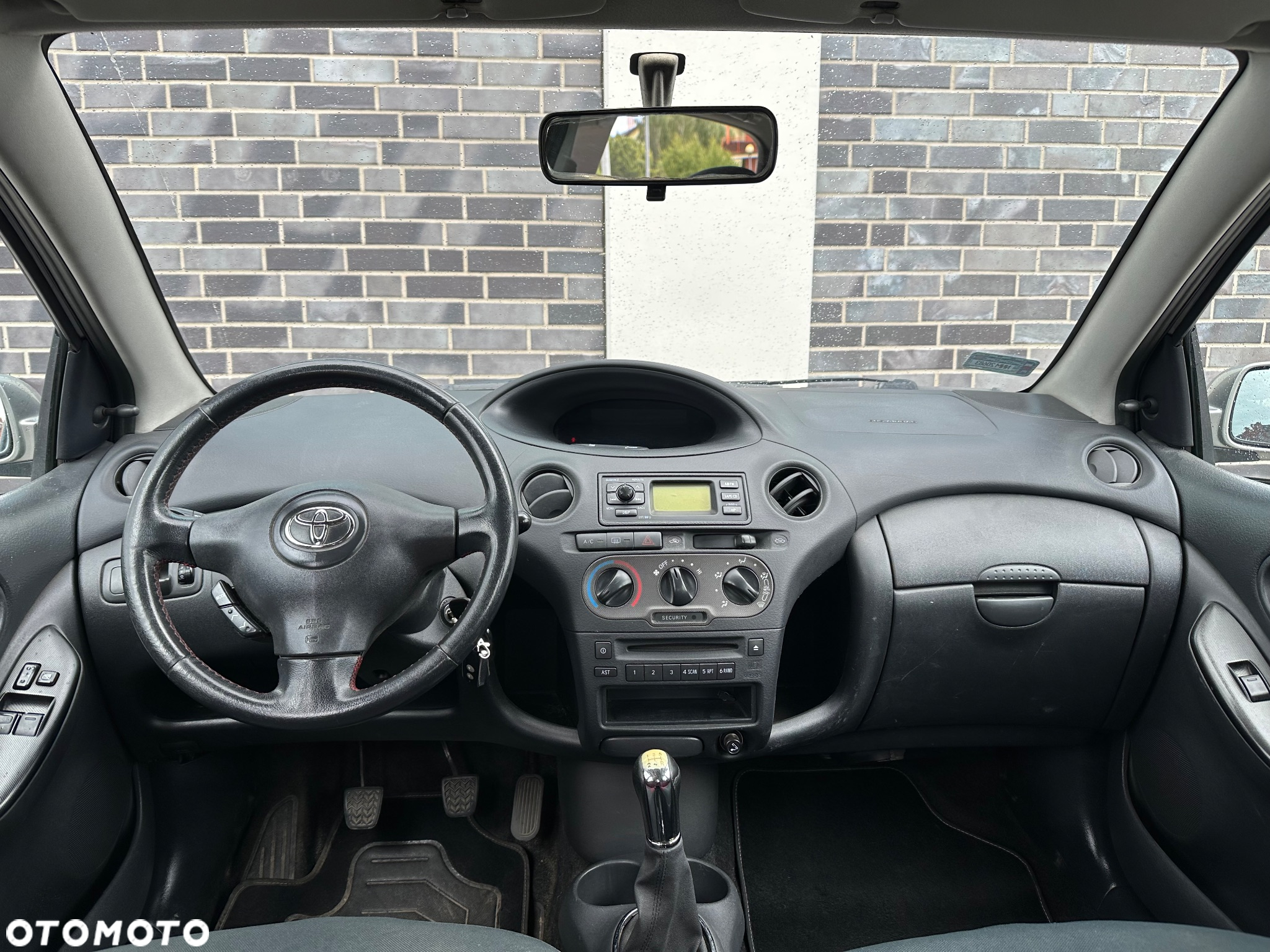 Toyota Yaris 1.0 VVT-i - 9