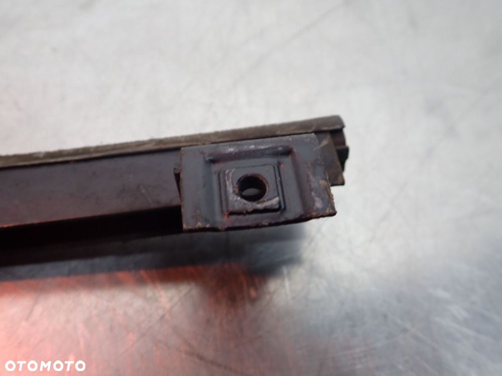 PROWADNICA SZYBY PRAWY PRZÓD VOLKSWAGEN T3 - 3