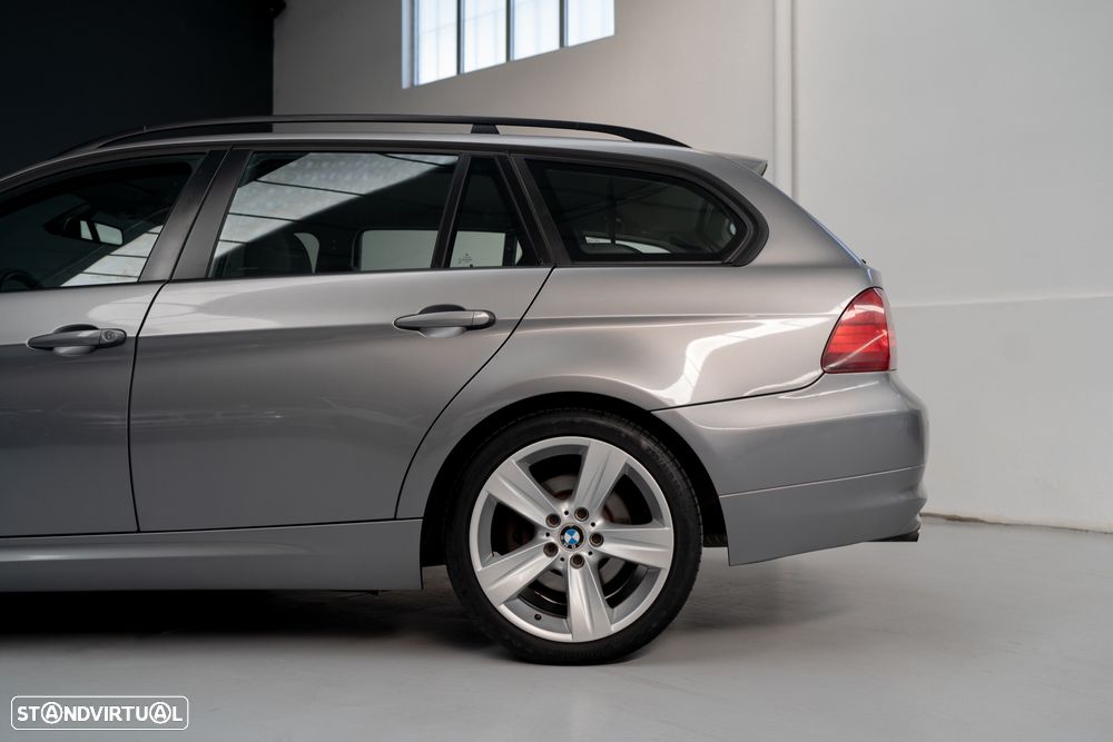 BMW 318 d Navigation Sport - 25