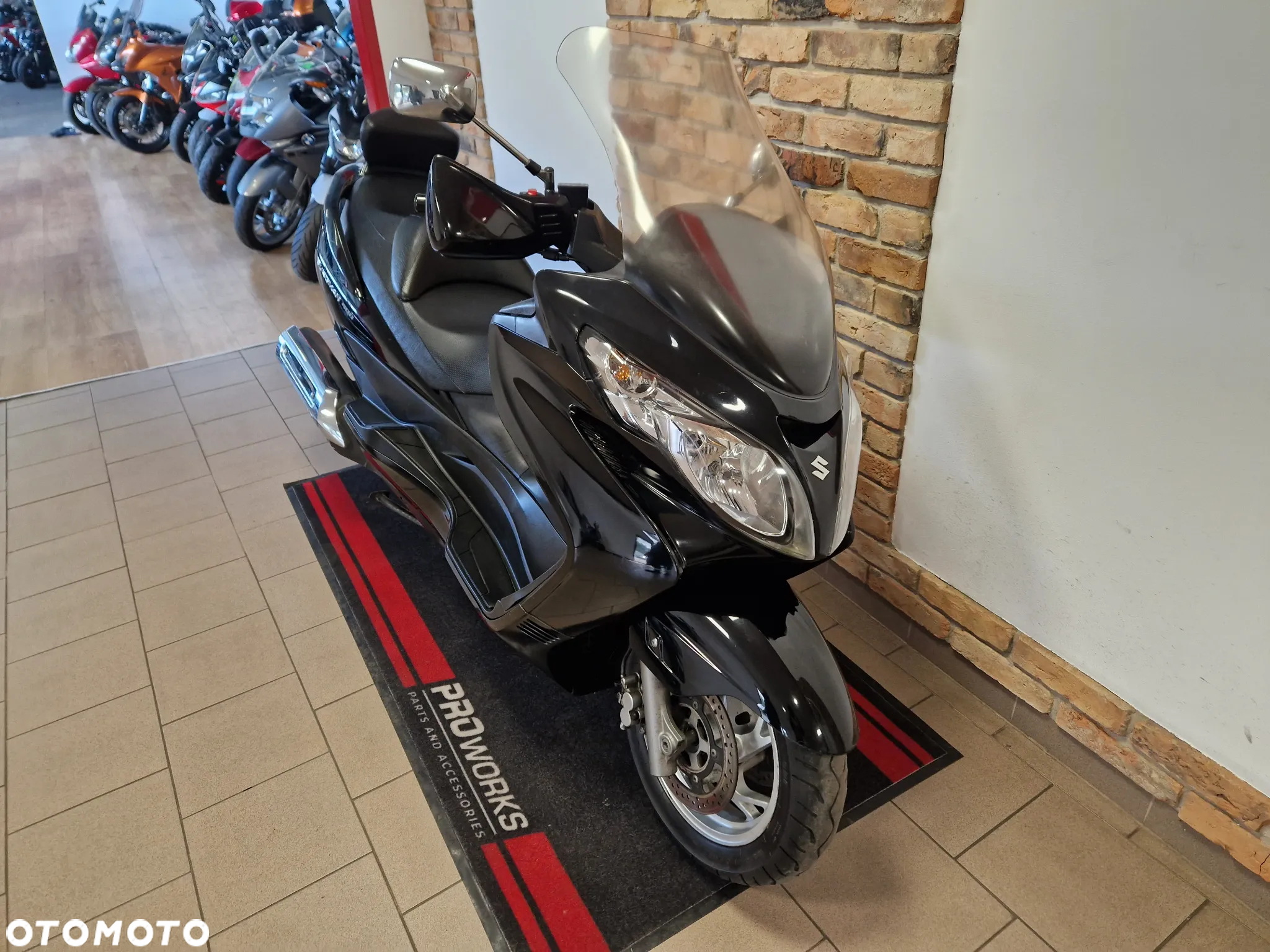 Suzuki Burgman - 26