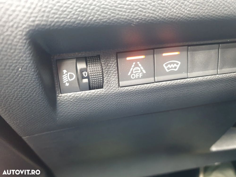 Peugeot 2008 1.2 L PureTech STT Allure - 32
