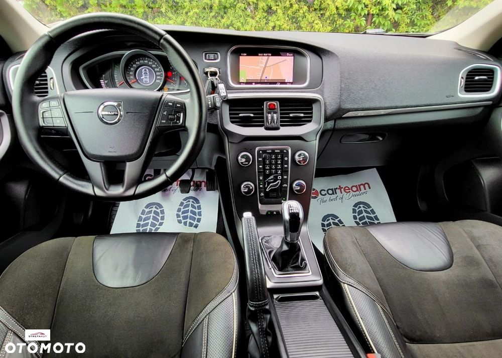 Volvo V40 Cross Country - 22
