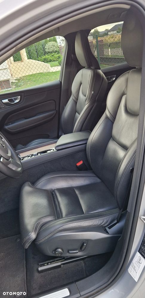 Volvo XC 60 B4 D Plus Dark - 13