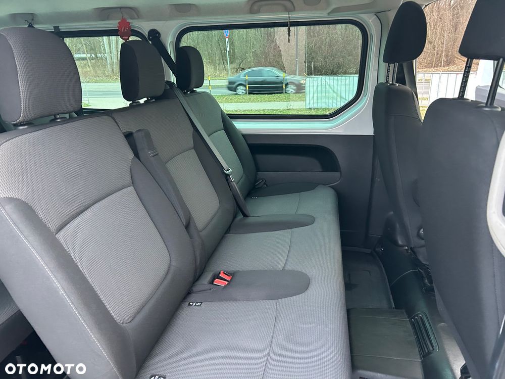 Renault Trafic 2.0 dCi - 11