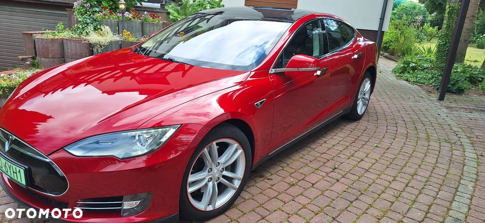 Tesla Model S Standard - 1