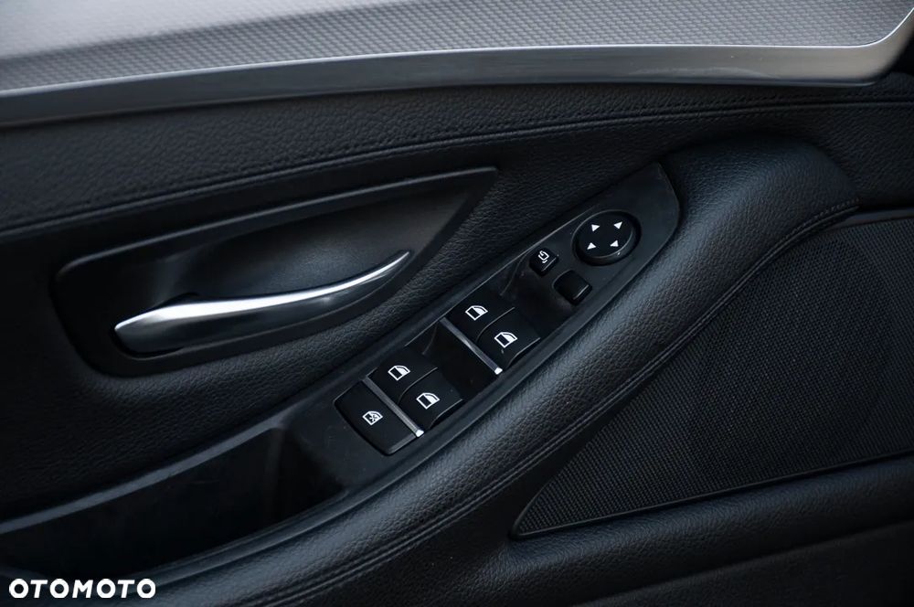 BMW Seria 5 520d Sport Line - 23