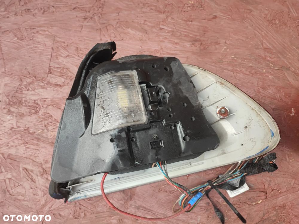 BMW E46 COUPE ORYGINALNE LAMPY TYŁ LEWA / PRAWA W BUDĘ POD POMARAŃCZOWY KIERUNEK DO DRIFTU / GRUZ O NR. 63 21 8 383 827 / 63 21 8 383 828 OEM - 21