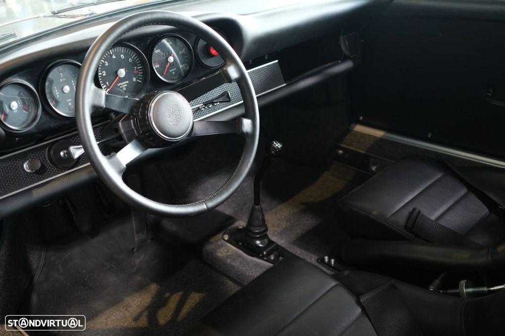 Porsche 911 Série F - 8