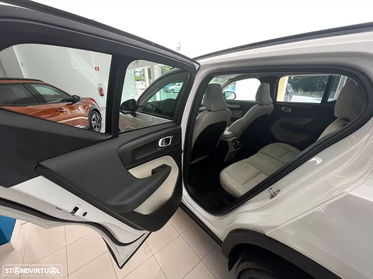 Volvo XC 40 1.5 T2 Plus Dark Auto - 14