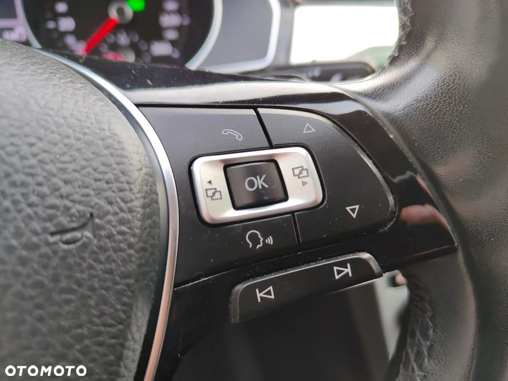 Volkswagen Passat 2.0 TDI SCR DSG Highline - 27