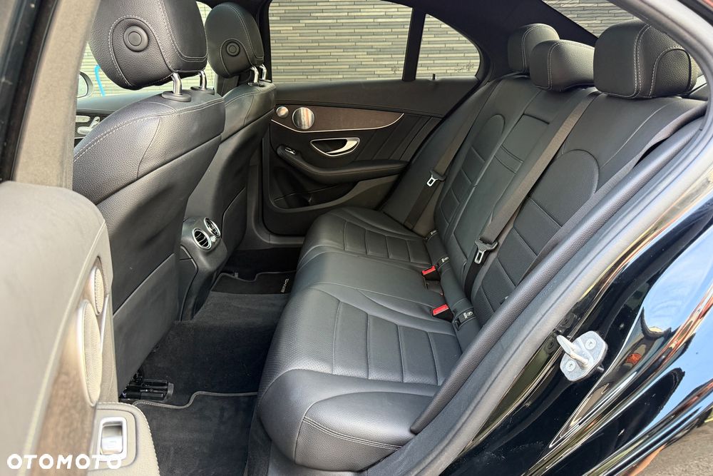 Mercedes-Benz Klasa C 300 4MATIC 9G-TRONIC - 19