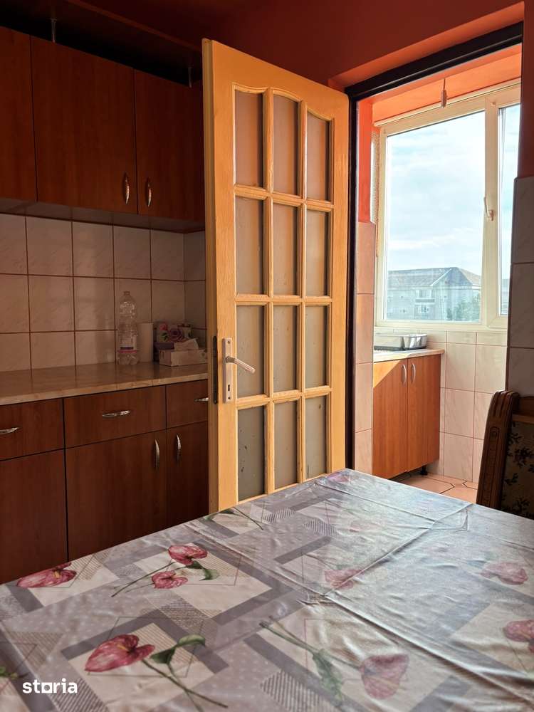 Închiriez apartament 3 camere în Rogerius — fotografia 3
