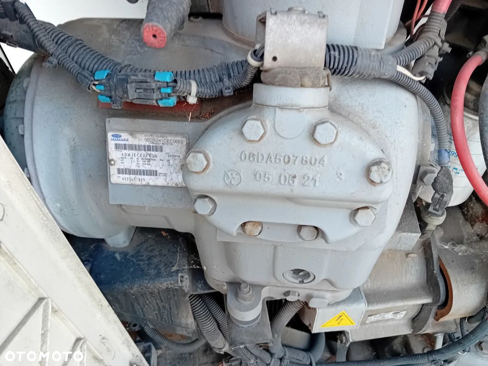 Generator Carrier  Vector - 4