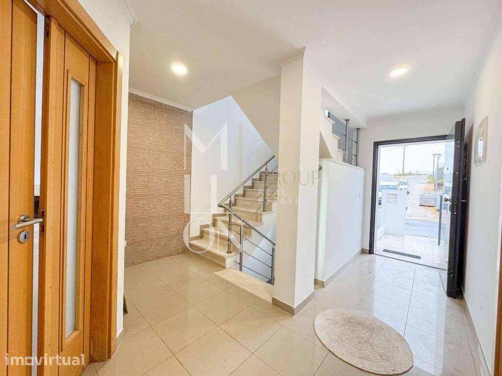 MORADIA T5 RENOVADA | GARAGEM 100 m2 | PRONTA A HABITAR – FEIJÓ - Grande imagem: 2/60