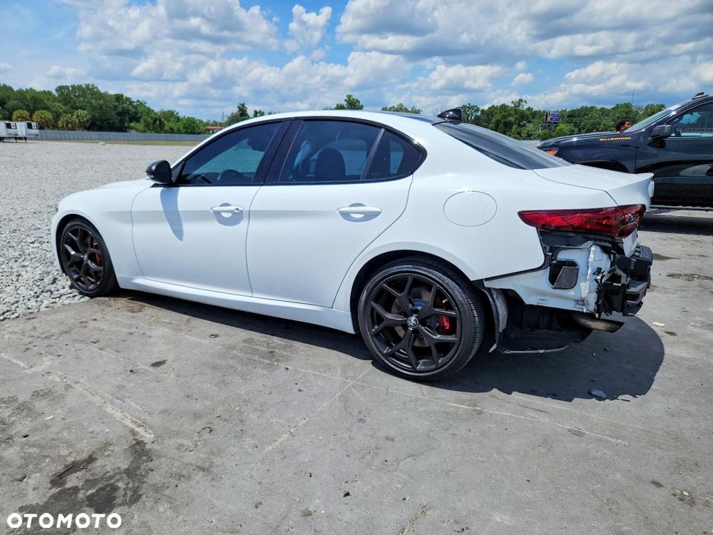 Alfa Romeo Giulia 2.0 Turbo 16V AT8 Veloce Ti - 3