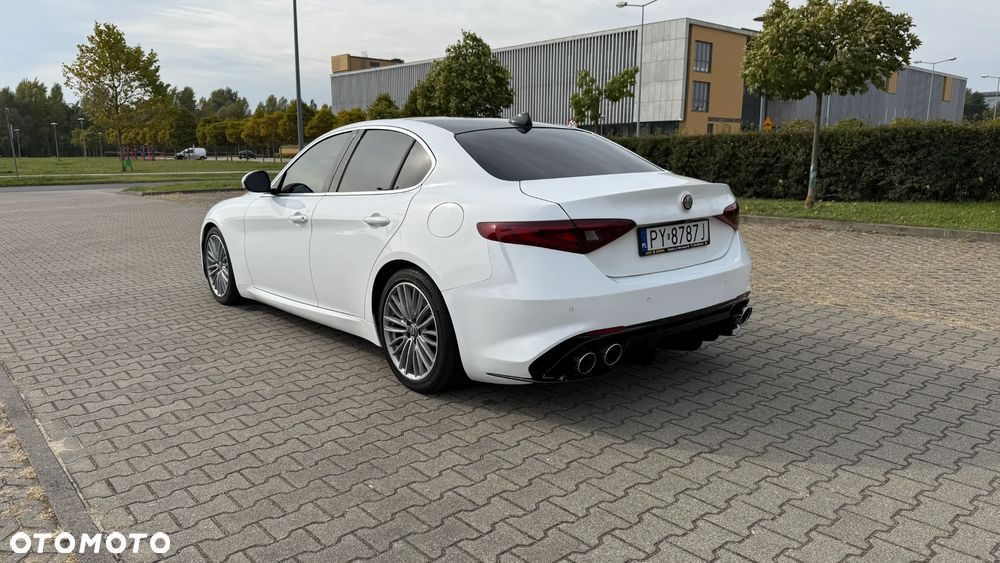 Alfa Romeo Giulia 2.0 Turbo 16V AT8 Veloce - 3
