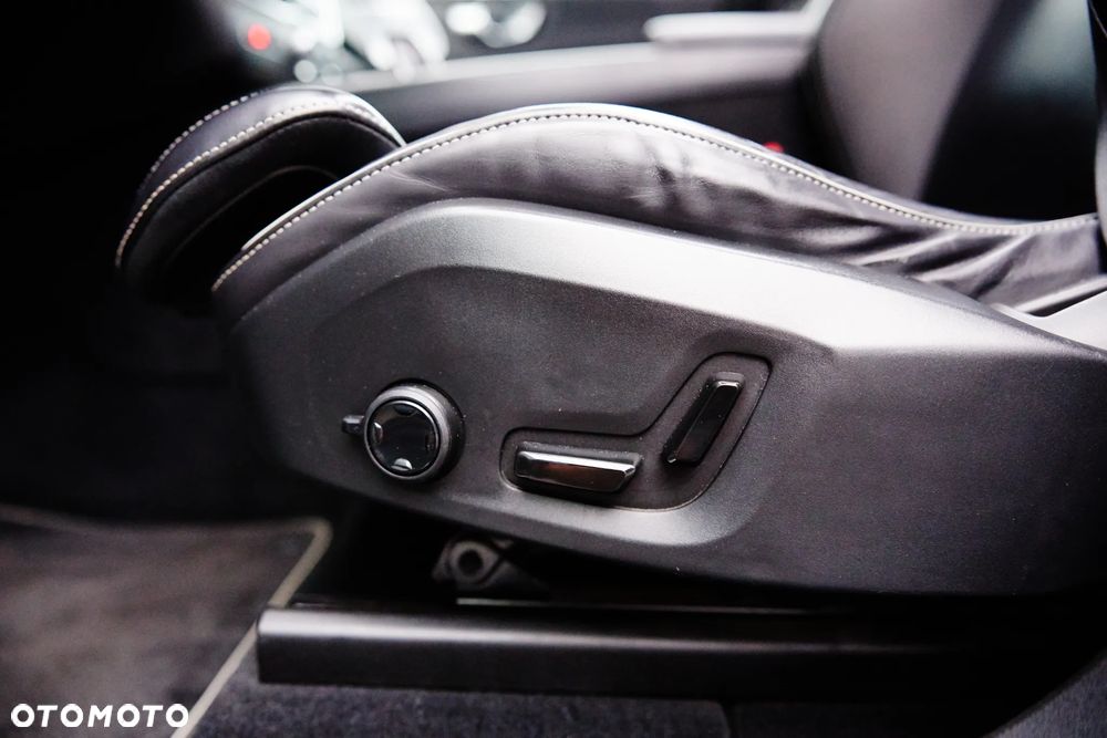 Volvo XC 60 D4 SCR AWD R-Design - 29