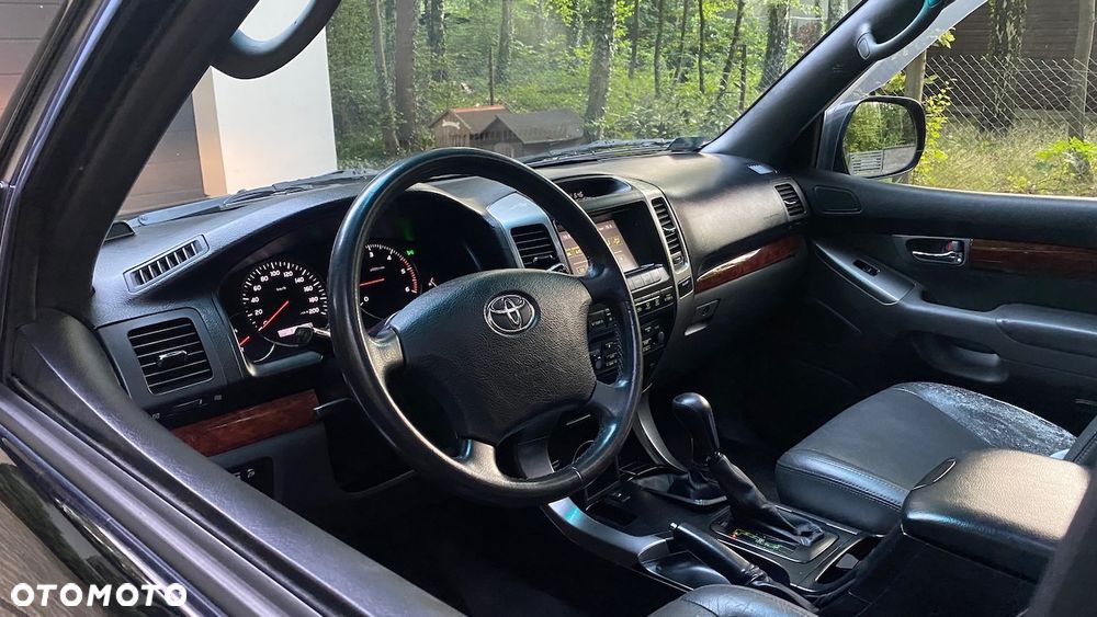 Toyota Land Cruiser - 2