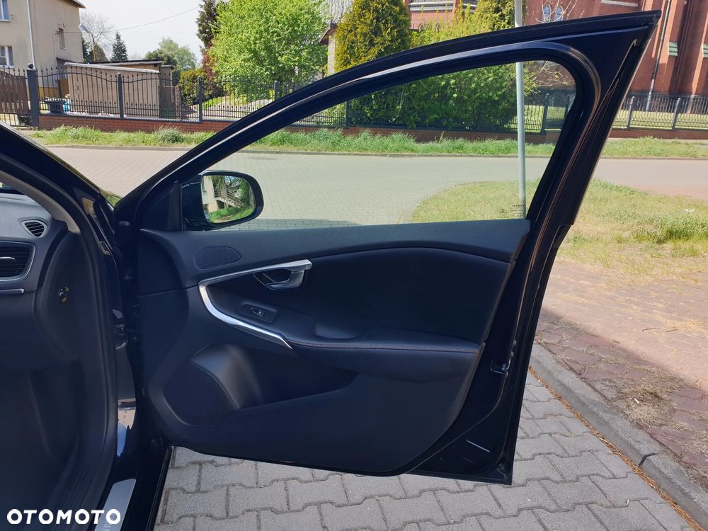 Volvo V40 D2 R Design - 28