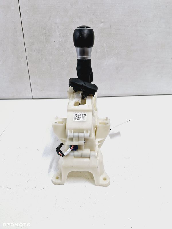 HYUNDAI KONA I 1 LIFT LEWAREK MECHANIZM GAŁKA MIESZEK ZMIANY BIEGÓW 46700-J9210 - 2