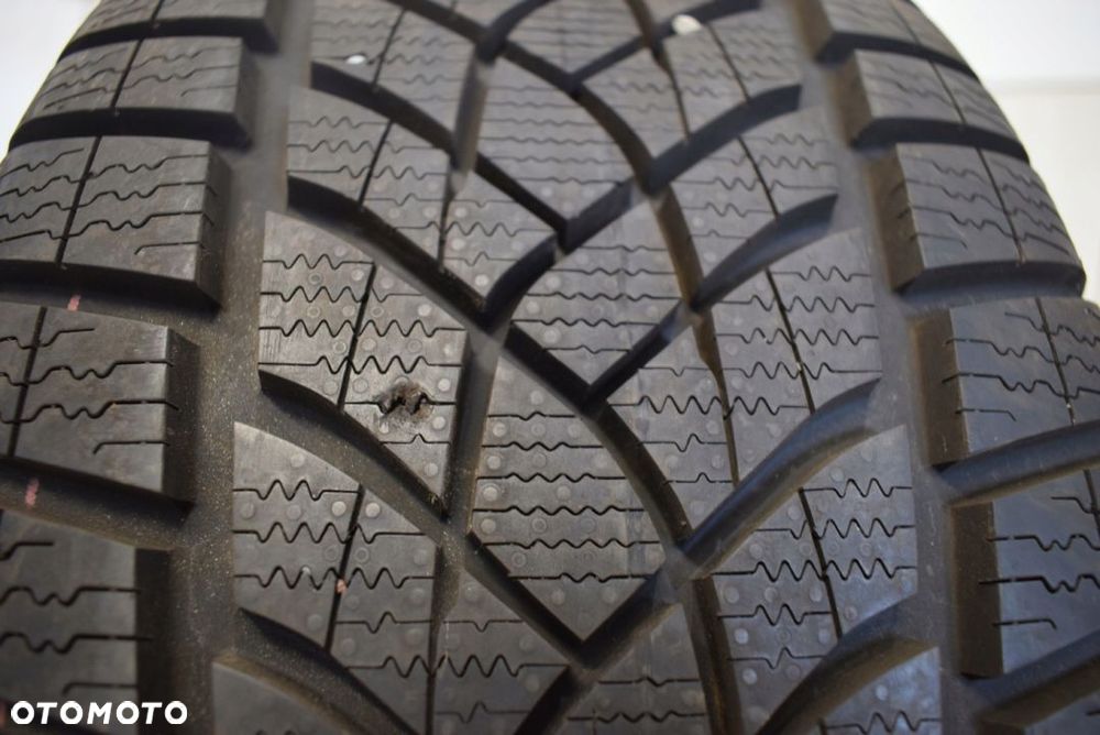 R17 245/55 Goodyear UltraGrip Performance MO-V - 5