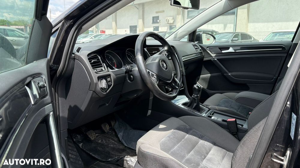 Volkswagen Golf - 18