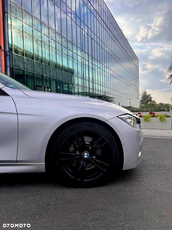 BMW Seria 3 335i xDrive M Sport - 12