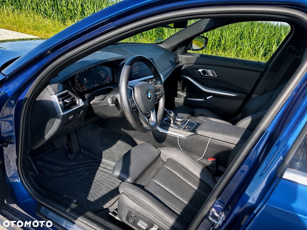BMW Seria 3 330i xDrive - 15