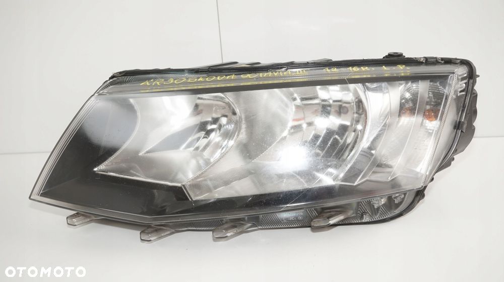LAMPA LEWY PRZÓD SKODA OCTAVIA III 3 12-16R - 4